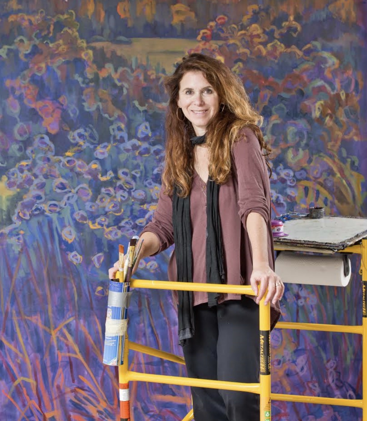 Nina Weiss with paintbrushes in her studio
