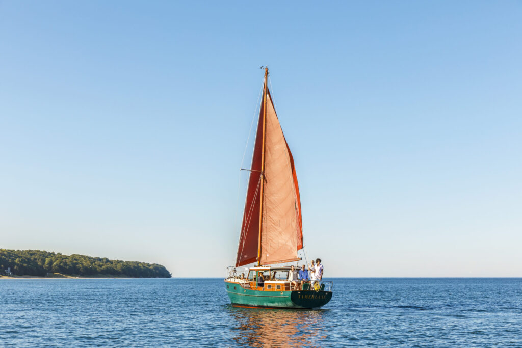 A sail boat on the lake.